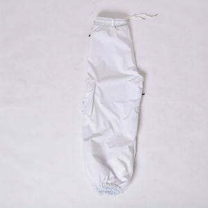 Venta al por mayor de tela de poliéster personalizada a prueba de viento pantalones de esquí patrón bordado bolsillo decoración de moda Pantalones - Product Image 1
