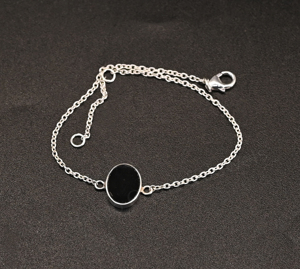 Pulsera minimalista de plata 925 con baño de rodio y cadena, con gema de ónix negro natural de 8x10 mm en forma ovalada y engaste en bisel, para mujer, ideal para regalo. - Product Image 5