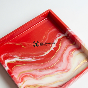 Ensemble de plateaux en résine effet marbre faits à la main – Plateaux carrés modernes rouges et neutres pour le service et la décoration - Product Image 4