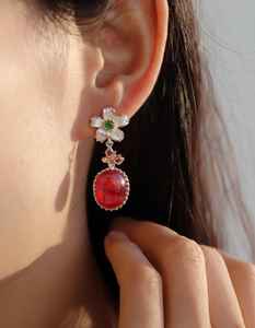Boucles d'oreilles clous en rubis, inspirées de la nature, conçues pour une élégance romantique, un éclat vibrant et un attrait intemporel des bijoux faits main. - Product Image 2
