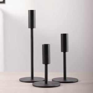 Juego de 2 candelabros altos de hierro fundido negro, decoración vintage para el hogar, para centros de mesa de boda y mesa de comedor - Product Image 2