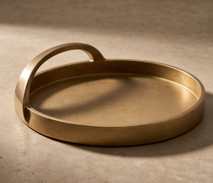 Plateau de service rond en aluminium moulé, doré, avec poignée arquée simple et base texturée, pour présentation alimentaire, idéal pour hôtels et restaurants – Vente directe usine - Product Image 2