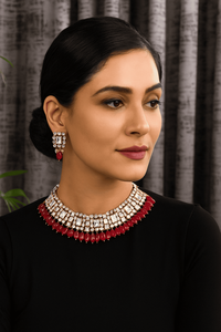 Parure de bijoux de mariage de luxe tendance pour femme : collier plaqué or 22 carats avec strass en cristal et boucles d'oreilles à perles rouges serties en canal de coupe ovale - Product Image 2