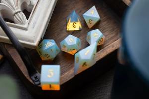 Set de dés en résine personnalisés avec impression sur mesure pour jeux de rôle professionnels, fournitures de jeu en gros - Product Image 6