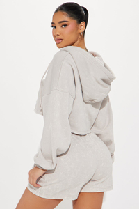 Conjuntos Deportivos de Ropa para Mujer con Logotipo Personalizado OEM, Conjuntos de Sudadera Corta de Alta Calidad, Conjuntos de Dos Piezas con Sudadera Corta y Pantalones Cortos para Mujer - Product Image 3