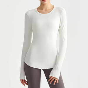 T-shirt de sport pour femme à compression haute élasticité, idéal pour le fitness, la course et la gym – Léger, respirant et performant - Product Image 2