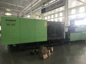 Machine d'<span class=keywords><strong>injection</strong></span> de précision pour la production de poubelles en plastique évidées résistantes à la chaleur - Product Image 6