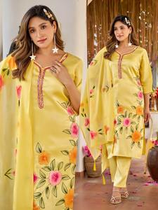 Kurti Ghera en verre romain en gros, Kurti pakistanais pour boutiques, magasins de détail, boutiques en ligne, vêtements de mariage et d'événements, prix d'exportation - Product Image 4