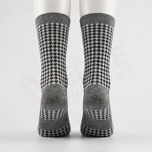 Chaussettes pour hommes, motif pied-de-poule, tricotées, respirantes, style classique, pour un usage quotidien en automne - Product Image 3