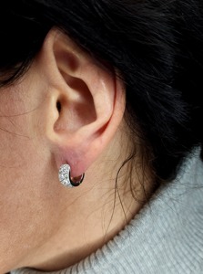 Pendientes de Aro Huggie de 3 Filas de Oro Sólido de 14K con Diamante Cultivado en Laboratorio de 0.76 Ct, Joyería Fina Minimalista y Elegante para Uso Diario, Regalo para Mujer - Product Image 2