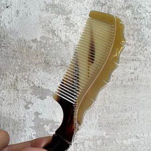 Peigne en corne de vache de qualité supérieure fait à la main, accessoires de cheveux portables, logo personnalisé, fabriqué au Vietnam pour un usage domestique, peigne anti-poux - Product Image 1