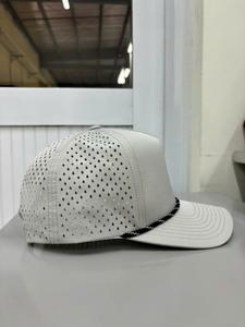 Gorra de Béisbol al por Mayor de Fábrica Vietnamita con Logotipo Personalizado, 5 Paneles, Perfil Medio, Orificios Cortados con Láser en la Parte Trasera para Uso en Exteriores como el Golf - Product Image 2