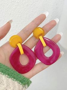 Boucles d'oreilles classiques en résine pour femmes H a CRAFT avec design géométrique pour les occasions de fête - Product Image 5
