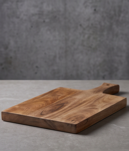 Tabla de cortar rectangular de madera de mango natural resistente con orificio para colgar y asa, ideal para queso. - Product Image 3