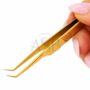 Pince à épiler volume 90 degrés avec logo personnalisé, en acier inoxydable massif plaqué or, finition brillante, testée à la main, pour extensions de cils - Product Image 5