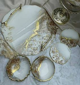 Bandeja de Servir Decorativa Moderna de Resina de Lujo, Hermoso Diseño con Asa de Metal Dorado, Apta para Lavavajillas, Forma Personalizada para Comedor - Product Image 5