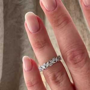 Bagues de mariage empilables demi-éternité taille marquise, serties de diamants de laboratoire, en or massif 14K 18K, personnalisées 1 carat, vente en gros - Product Image 3