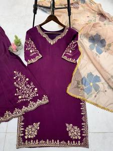 Traje de Salwar Kameez Moderno de Diseño Exclusivo en Chinon Pesado con Bordado de Lentejuelas, Secado Rápido, para Todas las Estaciones, Gharara para Mujer, Corte Regular - Product Image 5