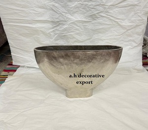 Jarrón decorativo de metal con base plateada, hecho a mano, centro de mesa, vajilla de primera calidad con acabado artesanal para bodas y hoteles - Product Image 4