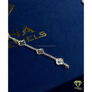 Bracelet Designer Clover en Moissanite VVS et Diamants en Argent Sterling 925, Bijoux de Luxe Iced Out par Trisha Jewels - Product Image 2