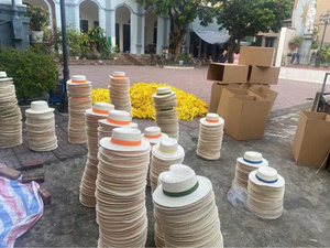 Chapeau mexicain en paille naturelle PREMIUM pour la décoration d'événements, les expositions culturelles, les restaurants à thème et les boutiques de cadeaux décoratifs - Product Image 4