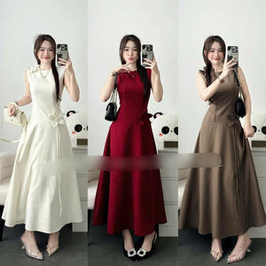 Robe longue élégante en soie unie pour femme, à manches courtes, alliant parfaitement élégance, confort et polyvalence pour toutes les occasions. - Product Image 6