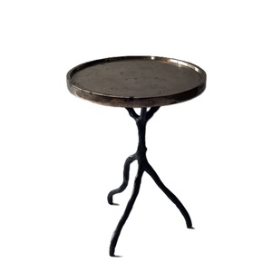 Table d'appoint moderne en laiton, base en métal de style mid-century, plateau rond, décoration artistique moderne, design parisien haut de gamme, style vintage moderne - Product Image 5