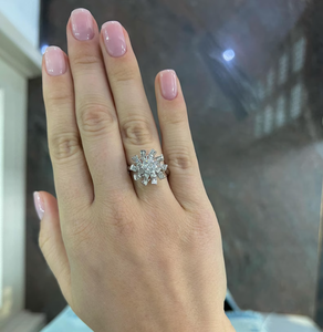 Anillo de compromiso y boda de plata de ley 925 con diseño floral moderno, moissanita de corte brillante y baguette, para mujer, ideal para fiestas, regalo. - Product Image 6