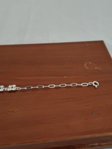 สร้อยข้อมือเงินแท้ 925 รูปผีเสื้อประดับเพชรคิวบิกเซอร์โคเนียสำหรับผู้หญิง เครื่องประดับสวยหรู ดีไซน์เรียบหรู ขัดเงาอย่างดี เหมาะสำหรับงานแต่งงานและงานปาร์ตี้ - Product Image 3