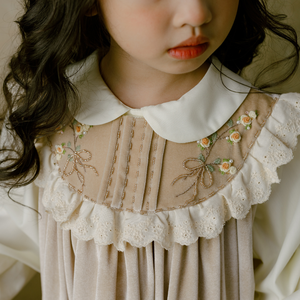 ชุดเดรสเด็กทารก2ชิ้นเสื้อและกระโปรงกำมะหยี่สไตล์หวานชุดเดรสเด็กผู้หญิงลายดอกไม้แขนยาวปักลูกปัด-Mila - Product Image 3