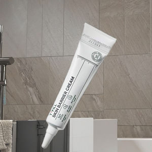 Crème nourrissante et exfoliante pour la barrière cutanée au panthénol Differ&Deeper, traitement des boutons d'acné, avec emballage en boîte et en tube - Product Image 1