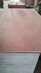 Tablero de Chapa de Eucalipto FOMEX Okume 4x8, 18 mm de Grosor, Diseño Moderno de Primera Clase, Emisión E2, Uso en Interiores para Aplicaciones en Hoteles - Product Image 6