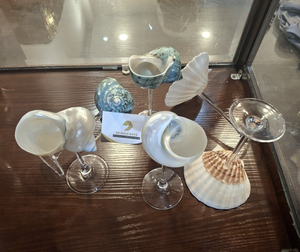 Coupe à cocktail artisanale en coquillage avec pied en verre transparent pour décoration de table, fabriquée au Vietnam - Product Image 4