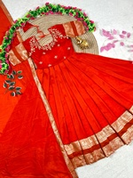 Robe Anarkali en soie mélangée rouge avec broderie florale et bordure Zari, robe de fête de mariage Voni assortie pour femmes