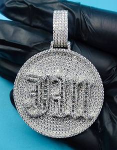 Colgante de Moissanita con Letras Góticas de Lujo, Joyería de Moda Hip Hop, Colgante Redondo 3D de Diseño Unisex con Alto Brillo - Product Image 6