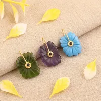 Pendentif de mode en laiton plaqué or 18 carats avec chaîne, fleur sculptée, pierres précieuses (turquoise, péridot, améthyste, quartz) et pierres de zirconium cubique noires
