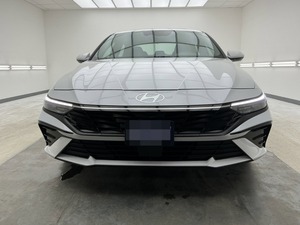 Équipements de luxe pour Elantra SEL : Navigation, sièges en cuir, phares à LED, transmission automatique, toit ouvrant, caméra 360° arrière - Product Image 4
