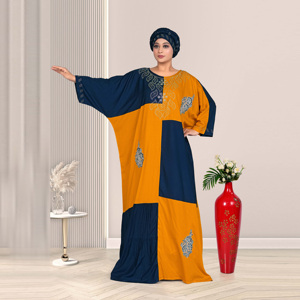 ชุดเดรสยาวผ้าเรยอนสองสี แต่งลายปักอย่างประณีต ทรงเข้ารูปพร้อมผ้าจับจีบแบบนุ่มและชายกระโปรงยาวลากพื้น - Product Image 2