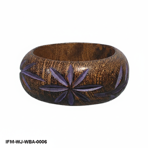 Brazalete de Madera Tallado a Mano, Estilo Antiguo, Grabado Floral, Joyería Boho, Brazalete de Madera Oscura Natural con Detalles en Morado - Product Image 4