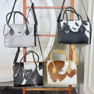 Sac à main en cuir de vache véritable au design unique pour femmes, sac à main en cuir à poils avec poignées tressées et bandoulière - Product Image 5