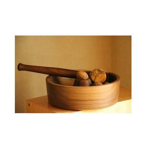 Elegante tazón de madera para romper nueces con martillo, perfecto para servir frutos secos, nueces y aperitivos para fiestas. - Product Image 5