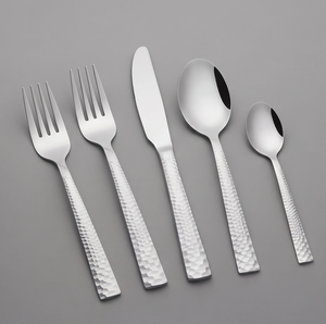 Elegante Cuchara de Postre de Acero Inoxidable con Mango Martillado, Acabado de Alto Brillo, Apta para Lavavajillas, Ideal para Bodas - Product Image 1
