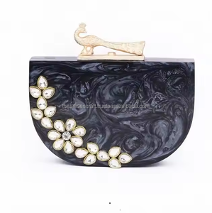 Sac à main de soirée de luxe personnalisé en résine, fait main, design traditionnel, pour femmes - Product Image 1