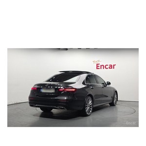 Mercedes-Benz Classe E E350 4MATIC AMG Line 2023, 23 725 km, boîte automatique, sièges en cuir, conduite à gauche, caméra de recul - Product Image 2