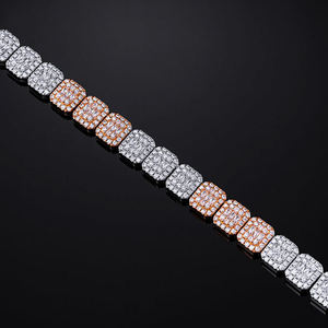 Collier unisexe de luxe en moissanite taille baguette sertie griffe, chaîne à maillons géométriques plaqué or rose 18 carats massif, pour mariage - Product Image 3