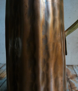 Carafe en cuivre exclusive, artisanale et luxueuse, pour des repas haut de gamme et des routines de bien-être traditionnelles - Product Image 2