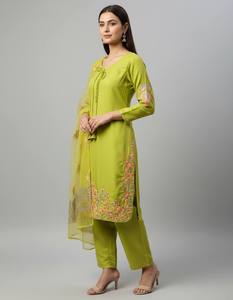 Ensemble Salwar en Coton Brodé et Gaufré avec Dupatta en Tulle pour Femme – Tenue Traditionnelle Indienne et Pakistanaise Décontractée, Longueur Cheville, Coupe Classique, Taille Unique - Product Image 2