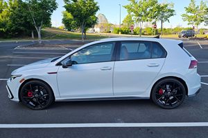 Voiture d'occasion parfaite et propre, Volkswagen GTI 380 Autobahn Hatchback 2024, voitures d'occasion prêtes à être expédiées - Product Image 2