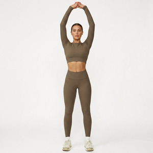 Ensemble de yoga côtelé sans couture pour femme avec logo personnalisé, haut court à manches longues et leggings taille haute, OEM ODM, vente en gros, ensembles de yoga légers - Product Image 5