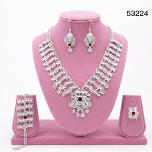 Collar de Mujer MOLL JEWELLERS, Elegante y Moderno, Chapado en Oro, con Circonita Natural, Cadena de Cuerda Sólida, Diseño de Hoja, Certificado para Bodas - Product Image 1